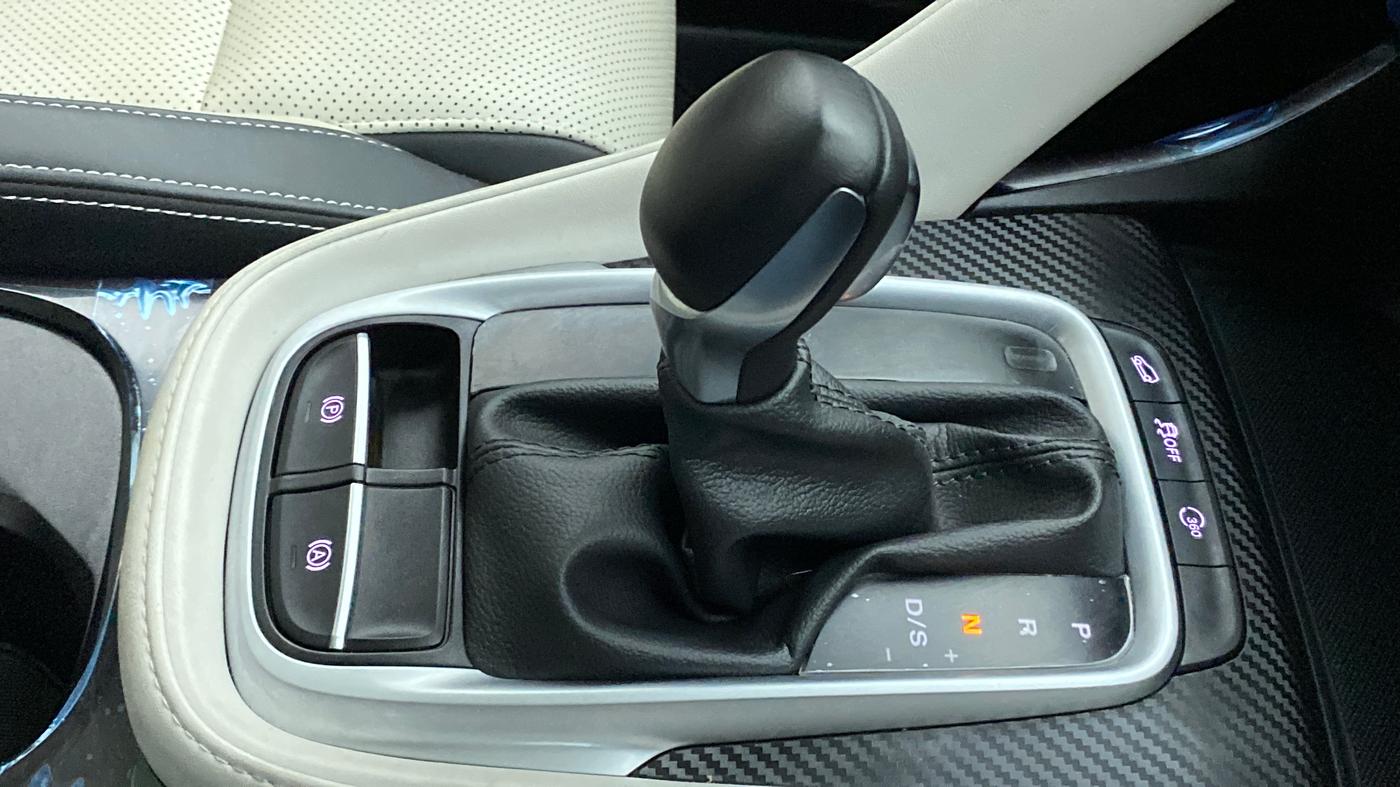 2022 MG ASTOR SAVVY 1.5 CVT IVORY, Petrol, Automatic, 5,302 km, Gear Lever