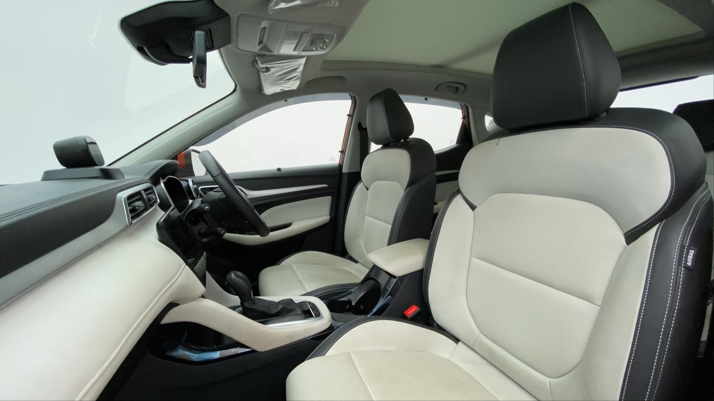 2022 MG ASTOR SAVVY 1.5 CVT IVORY, Petrol, Automatic, 5,302 km, Right Side Front Door Cabin
