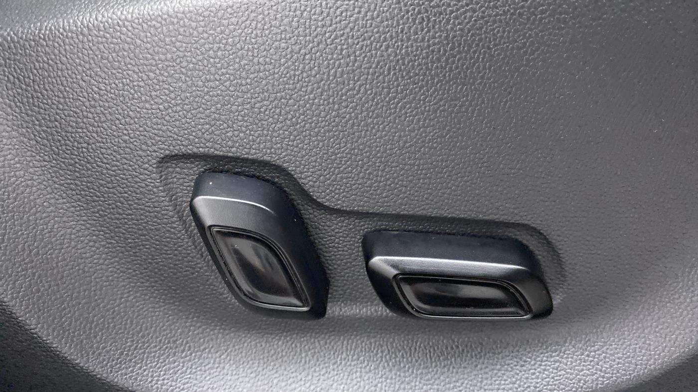 2022 MG ASTOR SAVVY 1.5 CVT IVORY, Petrol, Automatic, 5,302 km, Electrically Adjustable Driver's Seat