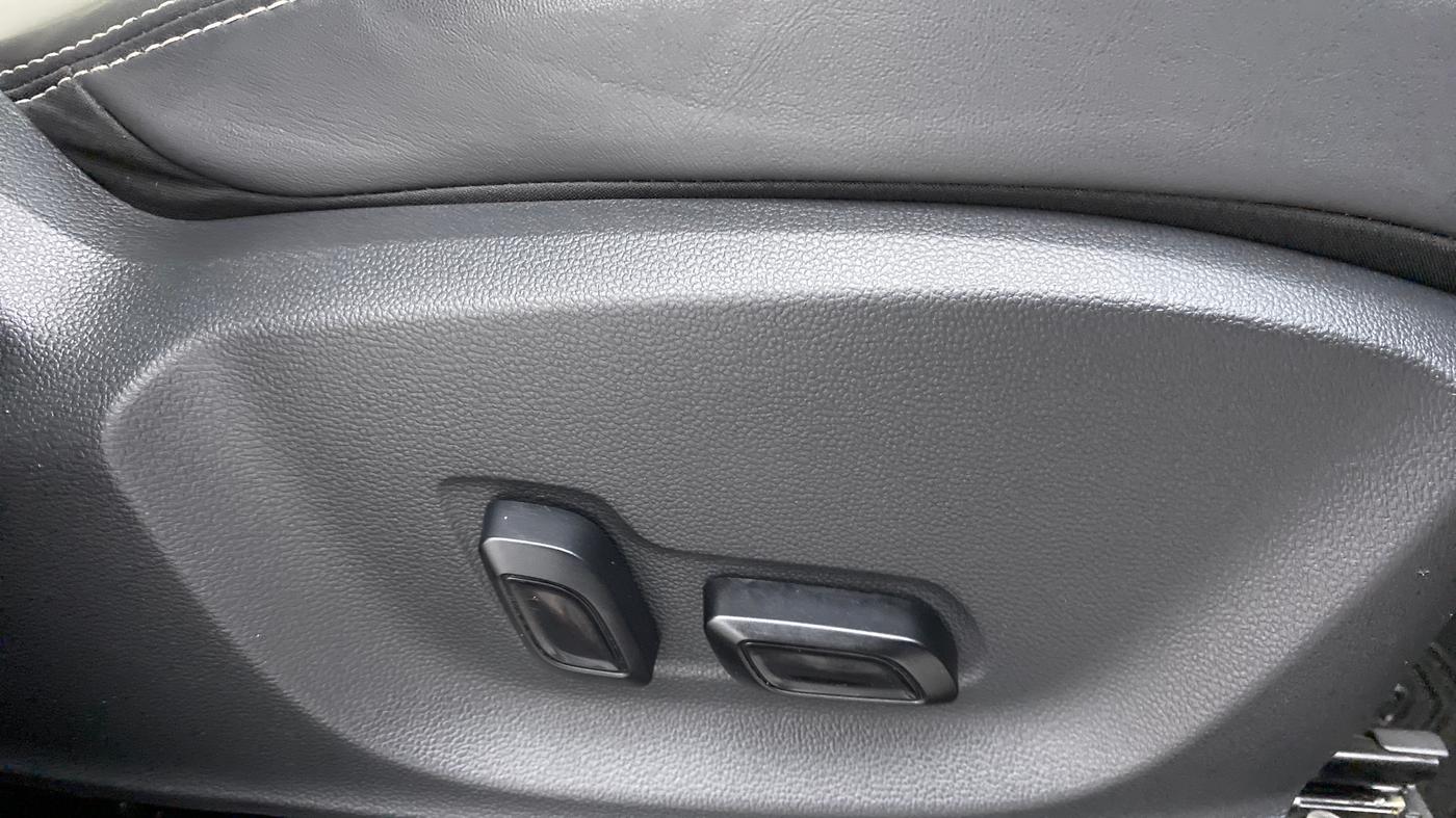 2022 MG ASTOR SAVVY 1.5 CVT IVORY, Petrol, Automatic, 5,302 km, Driver Side Adjustment Panel