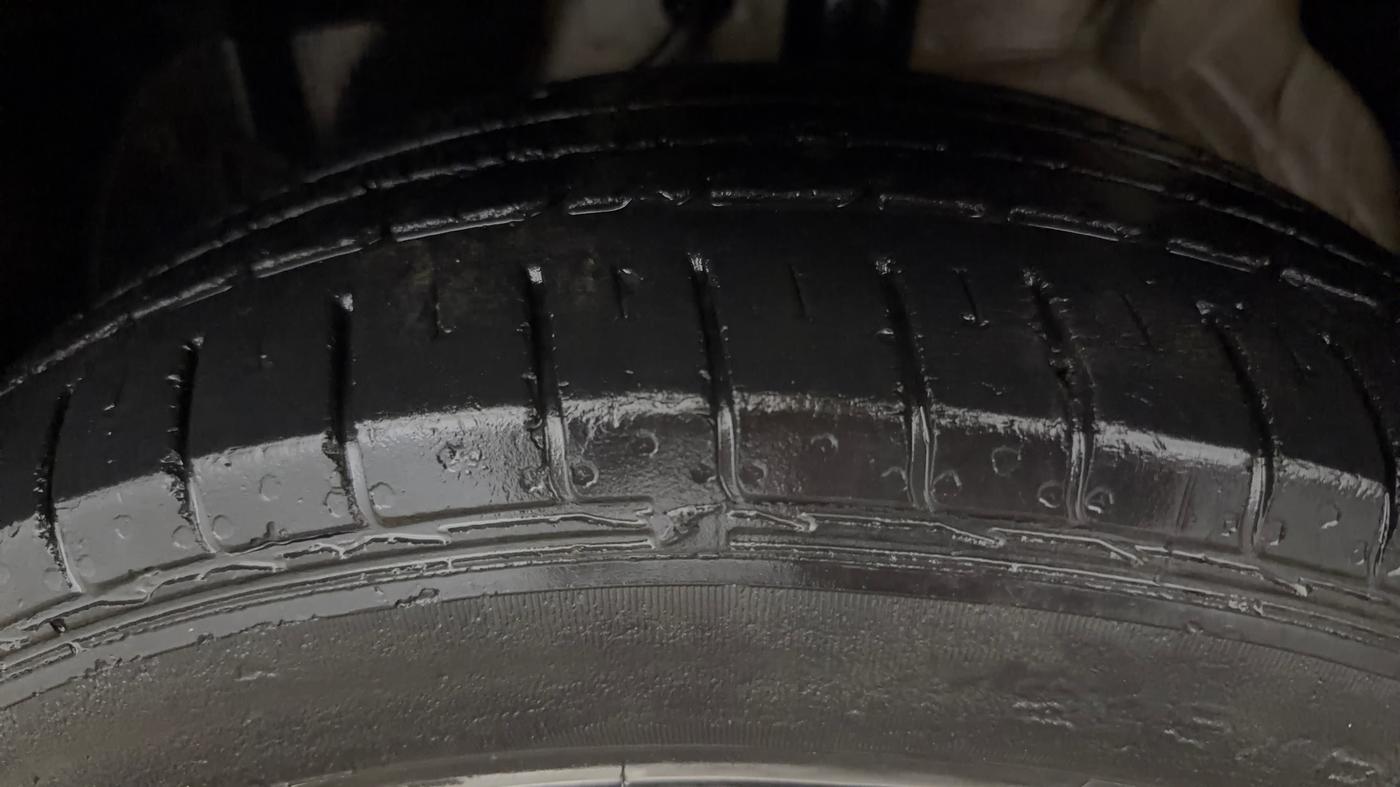 2021 MG HECTOR SUPER HYBRID 1.5 PETROL, Petrol, Manual, 33,888 km, Left Front Tyre Tread