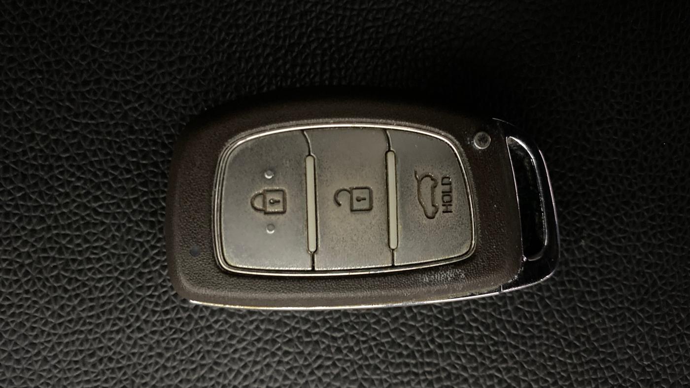 2015 Hyundai Elite i20 ASTA 1.2 (O), Petrol, Manual, 62,973 km, Key Close Up