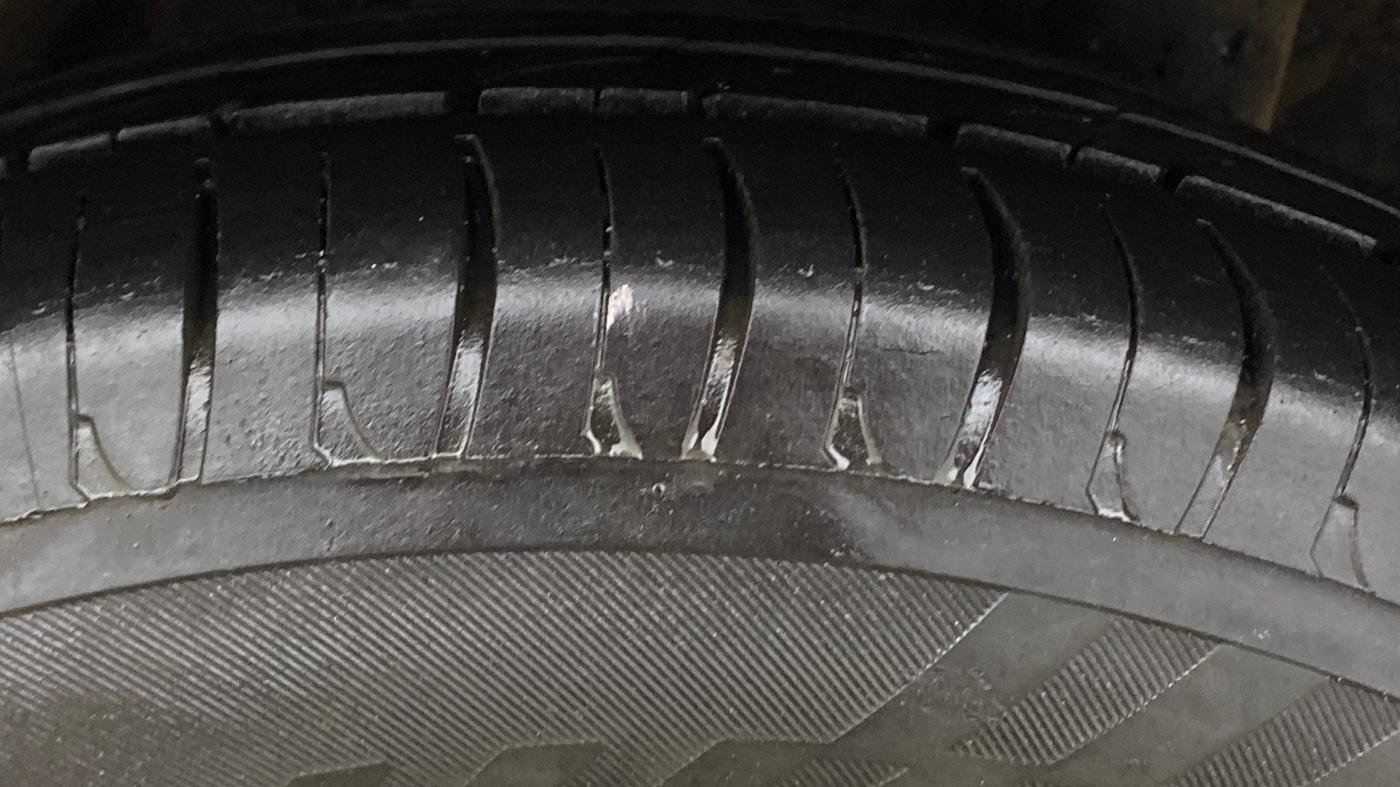 2015 Honda Amaze 1.2L I-VTEC S, Petrol, Manual, 41,559 km, Left Rear Tyre Tread