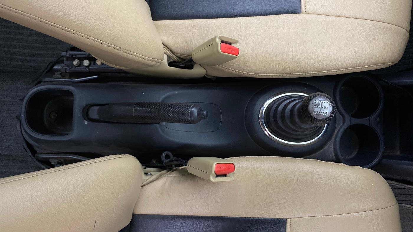 2015 Honda Amaze 1.2L I-VTEC S, Petrol, Manual, 41,559 km, Gear Lever