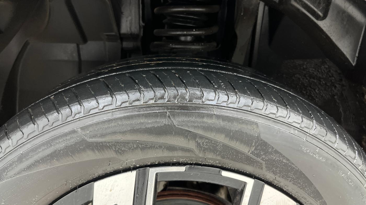 2022 Renault Kiger RXZ TURBO CVT, Petrol, Automatic, 19,065 km, Left Front Tyre Tread