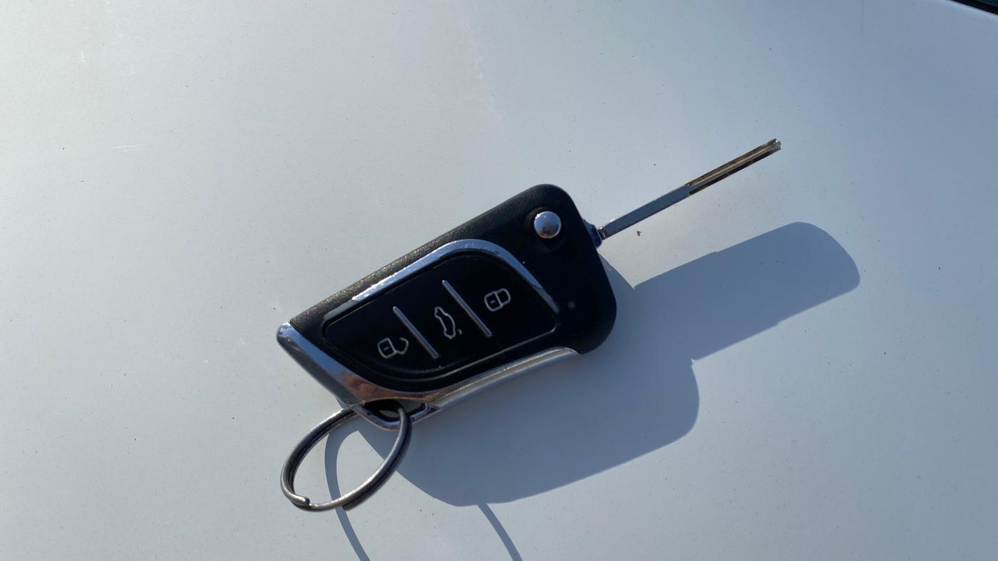 2015 Honda Jazz 1.5L I-DTEC SV, Diesel, Manual, 1,26,987 km, Key Close Up