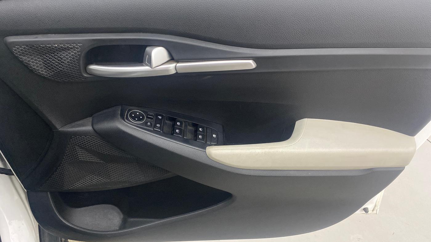 2022 KIA SELTOS HTK PLUS 1.5 IMT, Petrol, Manual, 33,734 km, Driver Side Door Panels Control