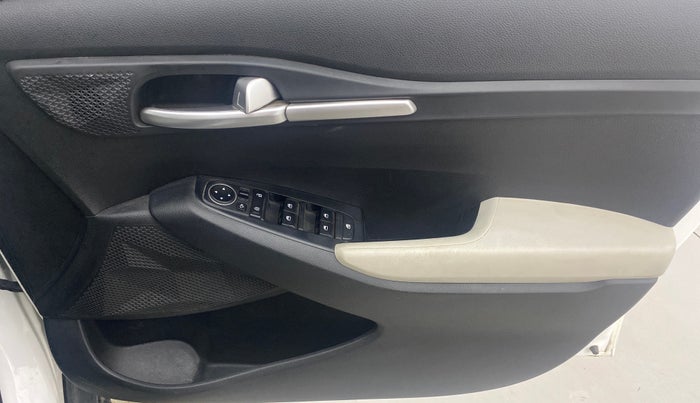 2022 KIA SELTOS HTK PLUS 1.5 IMT, Petrol, Manual, 33,734 km, Driver Side Door Panels Control