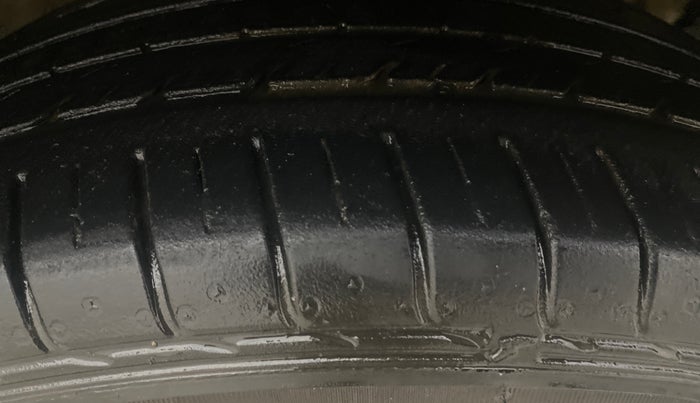 2022 KIA SELTOS HTK PLUS 1.5 IMT, Petrol, Manual, 33,734 km, Right Front Tyre Tread