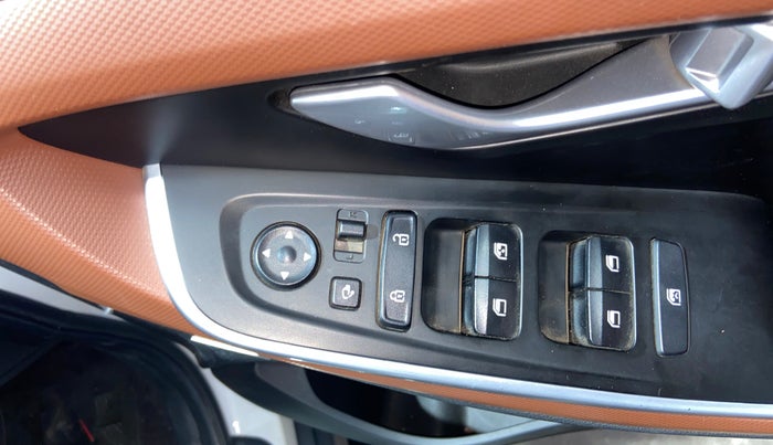 2024 Hyundai ALCAZAR PLATINUM 1.5 MT 7STR, Diesel, Manual, 36,840 km, Driver Side Door Panels Control