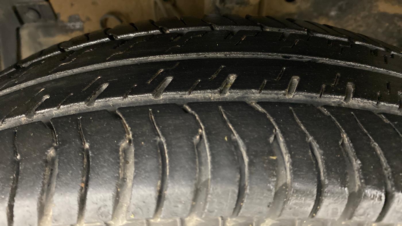 2016 Maruti Swift VXI OPT, Petrol, Manual, 37,214 km, Left Front Tyre Tread