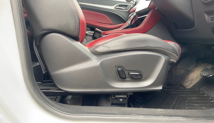 2022 MG ASTOR SAVVY 1.5 CVT S RED, Petrol, Automatic, 83,143 km, Driver Side Adjustment Panel