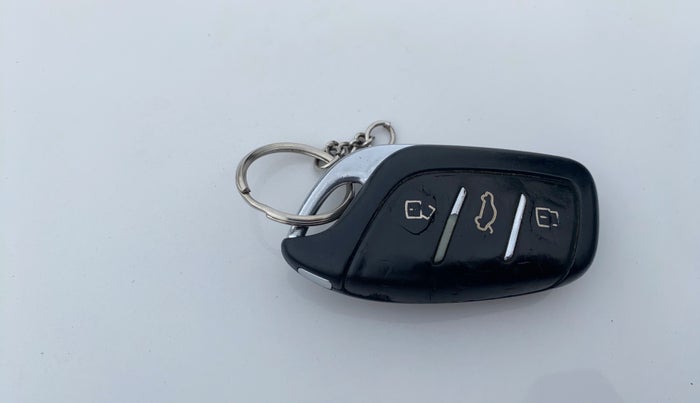 2022 MG ASTOR SAVVY 1.5 CVT S RED, Petrol, Automatic, 83,143 km, Key Close Up