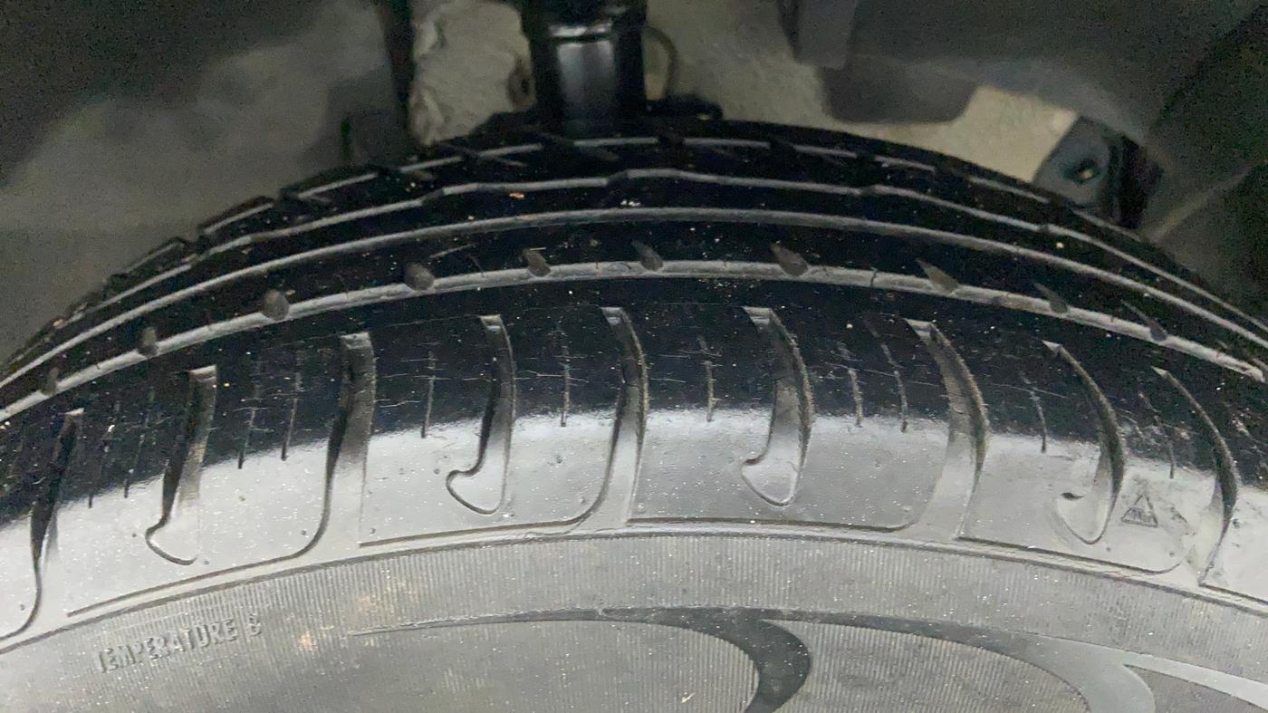 2014 Renault Duster 85 PS RXL, Diesel, Manual, 52,068 km, Right Front Tyre Tread