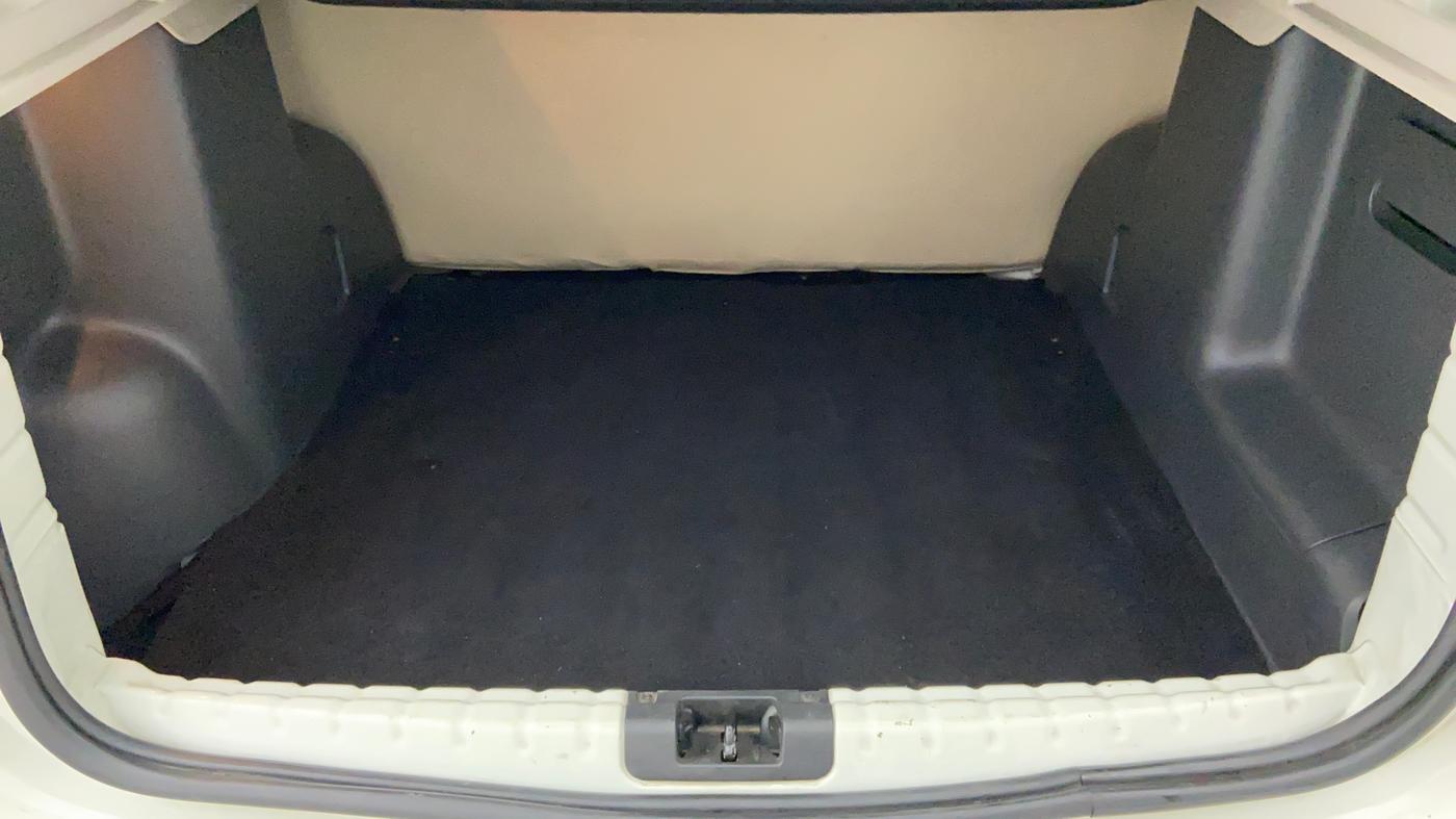 2014 Renault Duster 85 PS RXL, Diesel, Manual, 52,068 km, Boot Inside