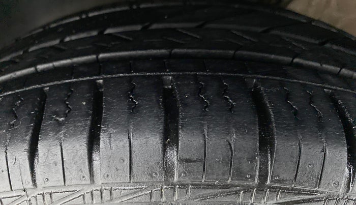 2019 Volkswagen Ameo TRENDLINE 1.5, Diesel, Manual, 18,466 km, Left Front Tyre Tread