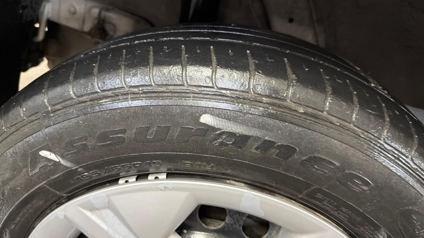 2021 Hyundai VENUE S+ 1.2, Petrol, Manual, 46,137 km, Right Rear Tyre Tread