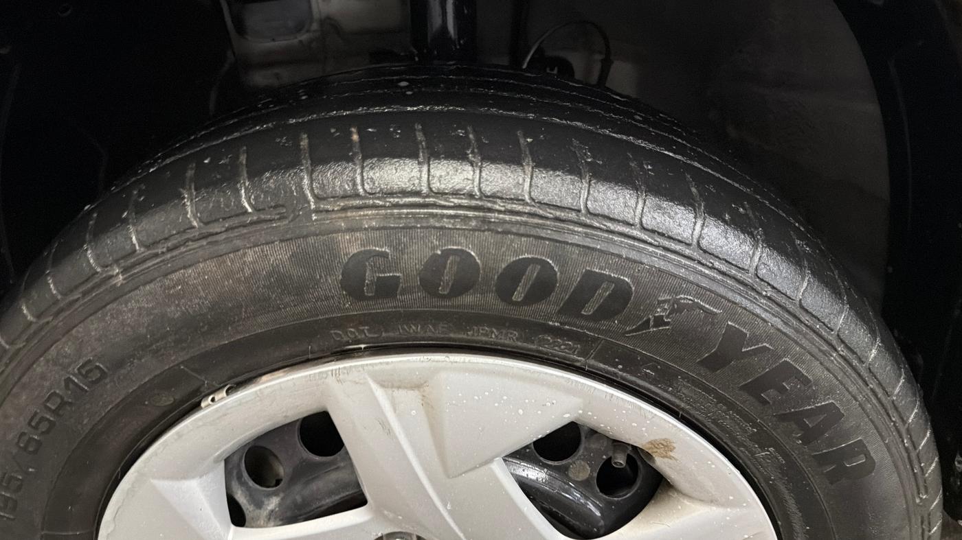 2021 Hyundai VENUE S+ 1.2, Petrol, Manual, 46,137 km, Left Front Tyre Tread