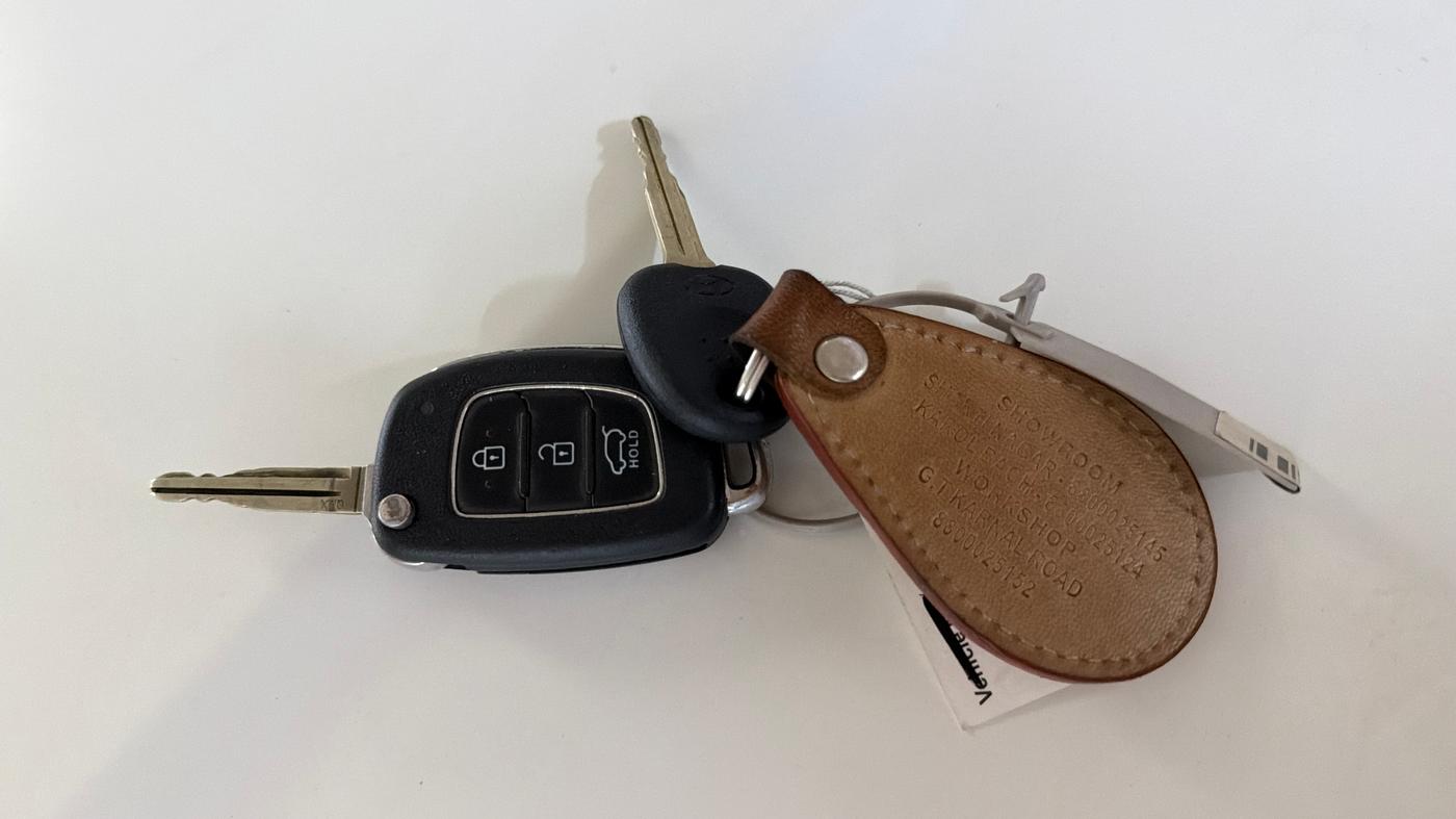 2021 Hyundai VENUE S+ 1.2, Petrol, Manual, 46,137 km, Key Close Up