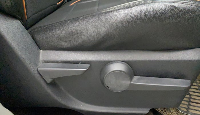 2016 Mahindra Kuv100 K8 5 STR, Petrol, Manual, 16,279 km, Driver Side Adjustment Panel