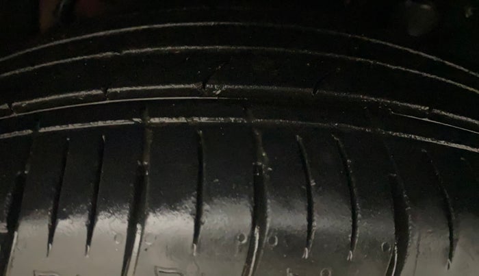 2023 Mahindra XUV700 AX 5 D MT 7 STR, Diesel, Manual, 39,064 km, Left Rear Tyre Tread