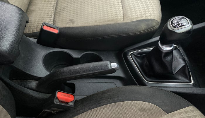 2018 Hyundai Elite i20 ASTA 1.2 (O), Petrol, Manual, 97,740 km, Gear Lever