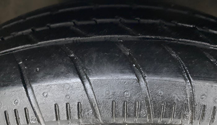 2017 Maruti Celerio VXI CNG D, CNG, Manual, 76,442 km, Right Front Tyre Tread