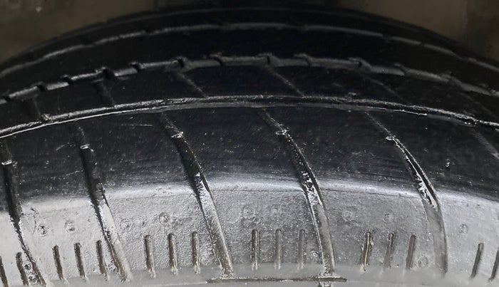 2017 Maruti Celerio VXI CNG D, CNG, Manual, 76,442 km, Left Front Tyre Tread