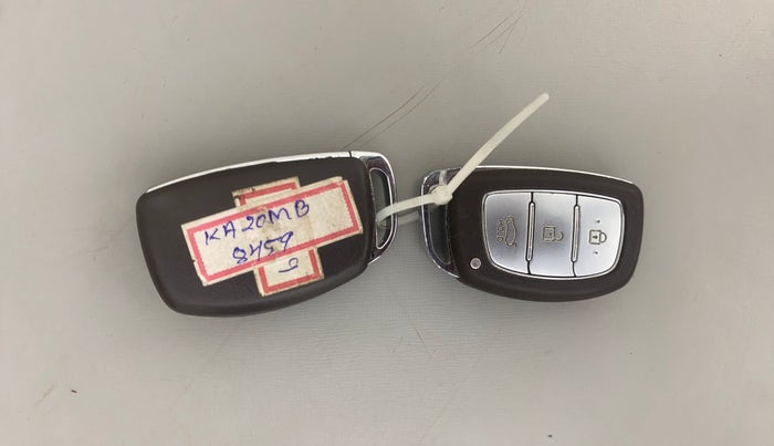 2017 Hyundai Grand i10 ASTA 1.2 KAPPA VTVT, Petrol, Manual, 49,977 km, Key Close Up