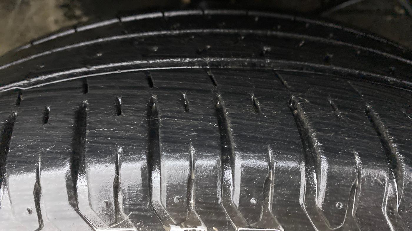 2019 Maruti Ertiga ZXI SMART HYBRID AT, Petrol, Automatic, 30,175 km, Right Front Tyre Tread