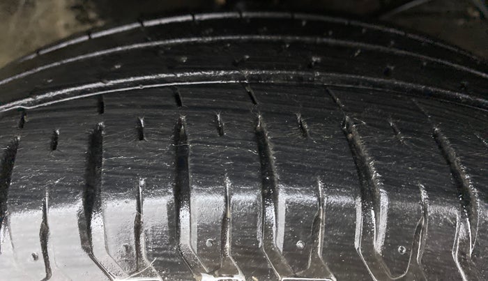 2019 Maruti Ertiga ZXI SMART HYBRID AT, Petrol, Automatic, 30,175 km, Right Front Tyre Tread