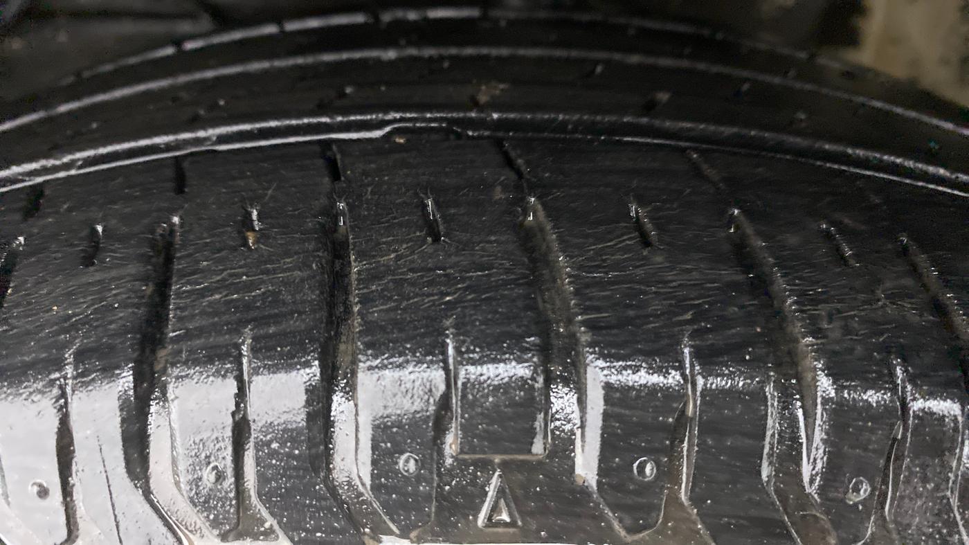 2019 Maruti Ertiga ZXI SMART HYBRID AT, Petrol, Automatic, 30,175 km, Left Front Tyre Tread