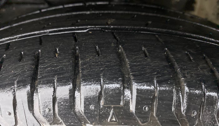 2019 Maruti Ertiga ZXI SMART HYBRID AT, Petrol, Automatic, 30,175 km, Left Front Tyre Tread
