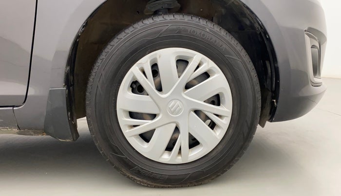 2016 Maruti Swift VXI, Petrol, Manual, 1,11,707 km, Right Front Wheel