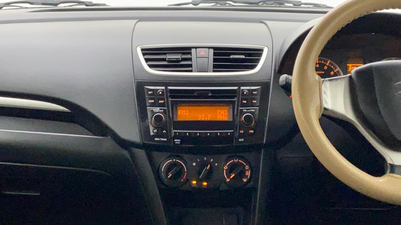 2016 Maruti Swift VXI, Petrol, Manual, 1,11,707 km, Air Conditioner