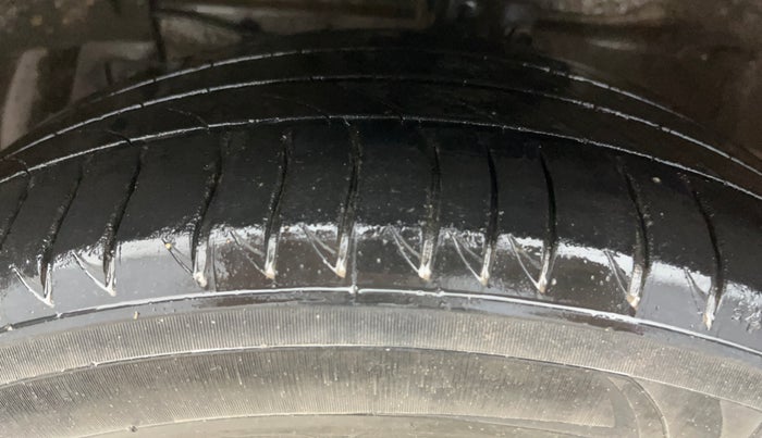 2018 Maruti Ciaz ALPHA 1.5 SHVS PETROL, Petrol, Manual, 68,462 km, Left Front Tyre Tread