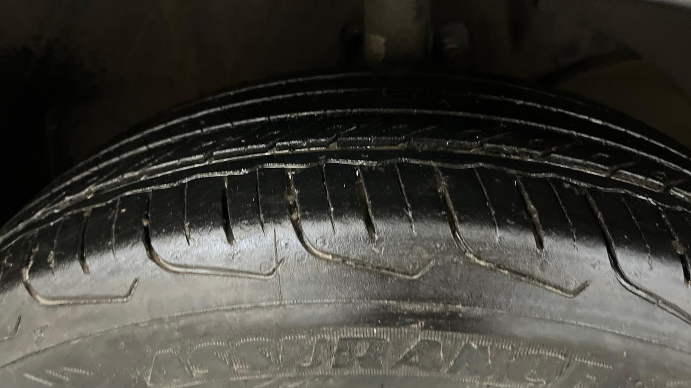 2024 Maruti FRONX DELTA PLUS 1.2L AGS, Petrol, Automatic, 25,197 km, Right Front Tyre Tread