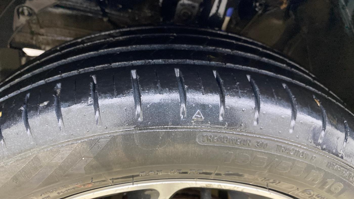 2021 Maruti Baleno ZETA PETROL 1.2, Petrol, Manual, 20,518 km, Left Front Tyre Tread