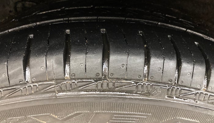 2014 Hyundai Grand i10 SPORTZ 1.2 KAPPA VTVT, Petrol, Manual, 73,755 km, Right Rear Tyre Tread