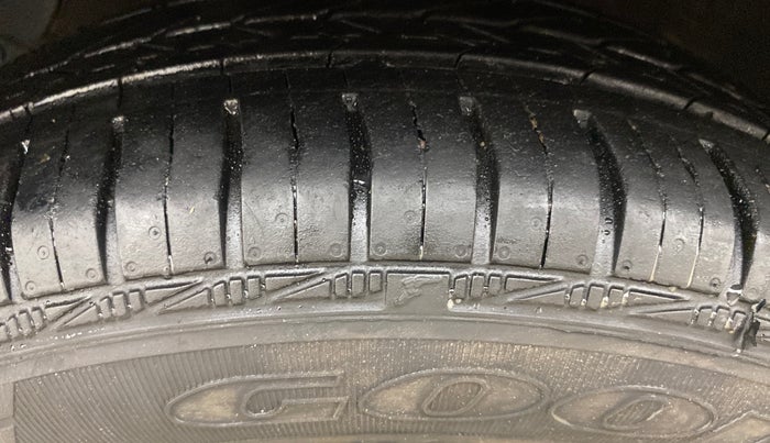 2014 Hyundai Grand i10 SPORTZ 1.2 KAPPA VTVT, Petrol, Manual, 73,755 km, Left Front Tyre Tread