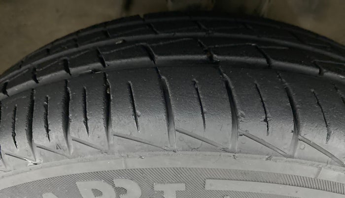 2019 Maruti Alto LXI O, Petrol, Manual, 26,485 km, Right Front Tyre Tread