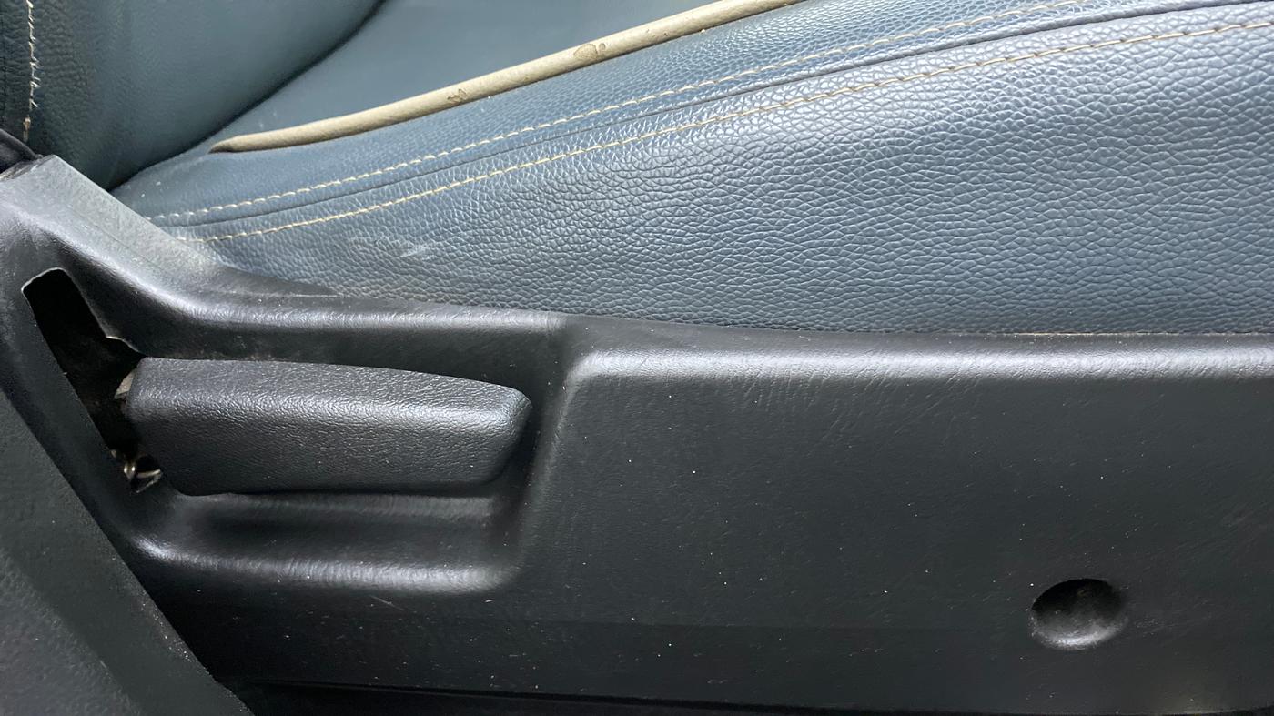 2019 Maruti Alto LXI O, Petrol, Manual, 26,485 km, Driver Side Adjustment Panel