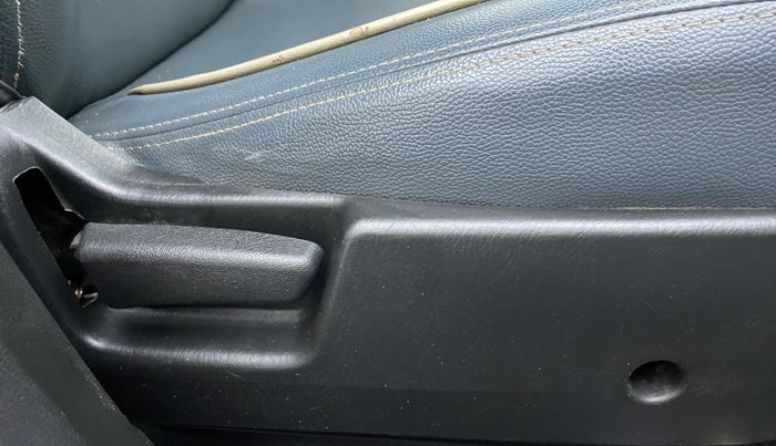2019 Maruti Alto LXI O, Petrol, Manual, 26,485 km, Driver Side Adjustment Panel