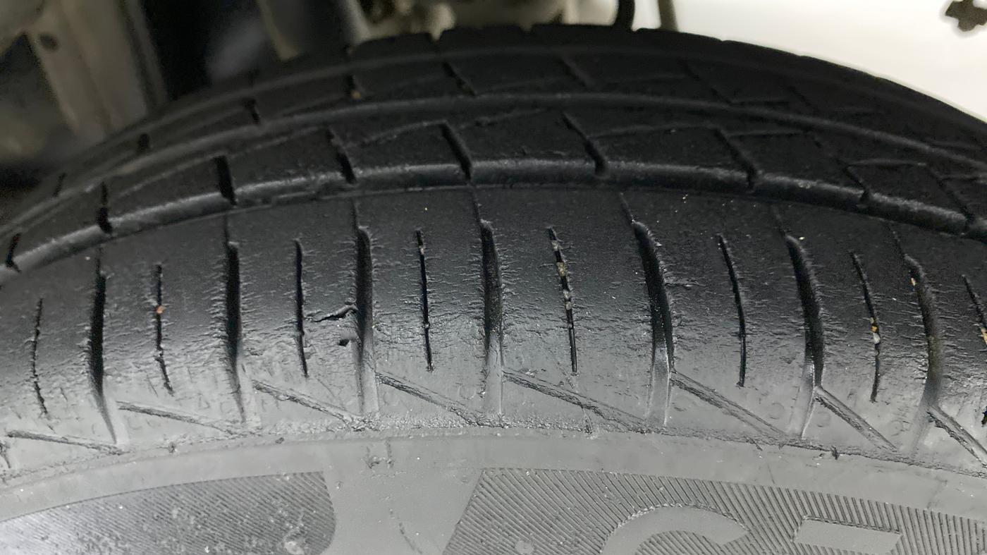 2019 Maruti Alto LXI O, Petrol, Manual, 26,485 km, Left Rear Tyre Tread