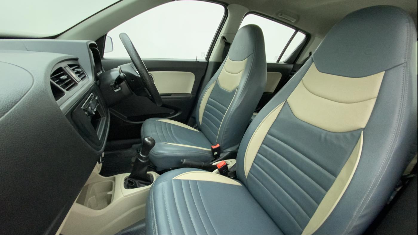2019 Maruti Alto LXI O, Petrol, Manual, 26,485 km, Right Side Front Door Cabin
