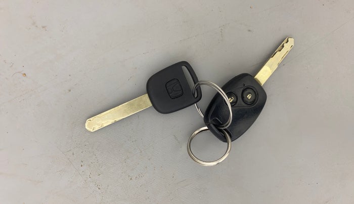 2014 Honda Brio VX MT, Petrol, Manual, 22,860 km, Key Close Up