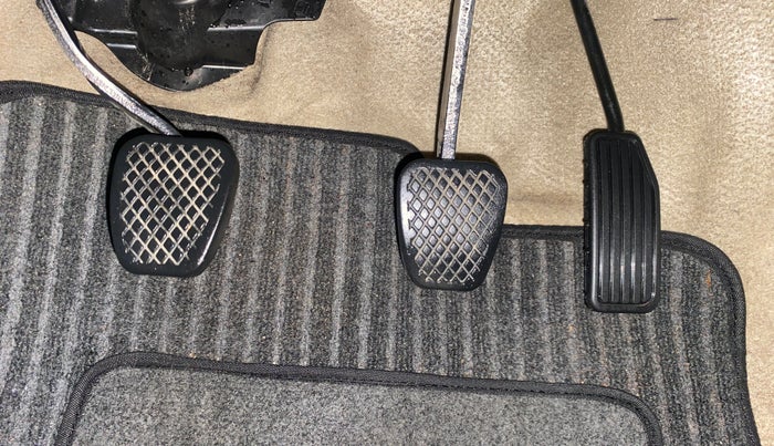 2014 Honda Brio VX MT, Petrol, Manual, 22,860 km, Pedals