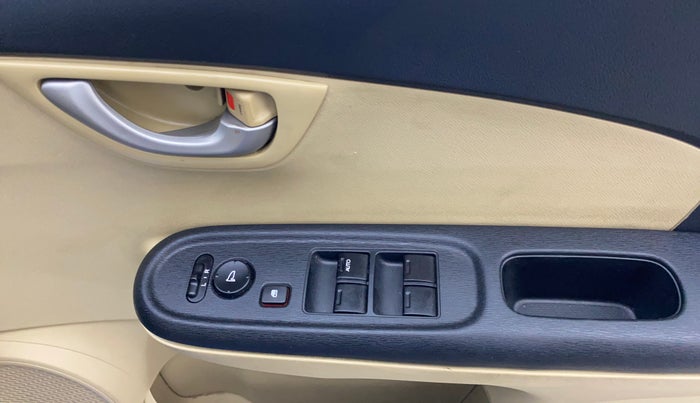 2014 Honda Brio VX MT, Petrol, Manual, 22,860 km, Driver Side Door Panels Control