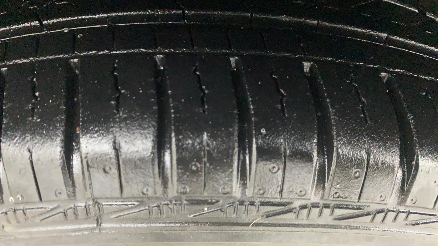 2014 Honda Brio VX MT, Petrol, Manual, 22,860 km, Left Front Tyre Tread