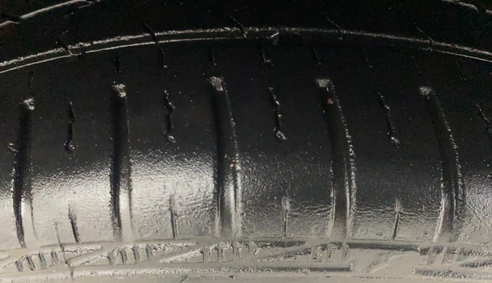 2014 Honda Brio VX MT, Petrol, Manual, 22,860 km, Right Front Tyre Tread